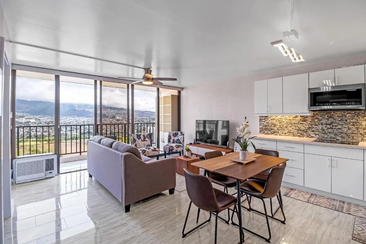 Newly Remodeled - 30Th Floor Suite With Epic Mountain Views Home Honolulu Apartment