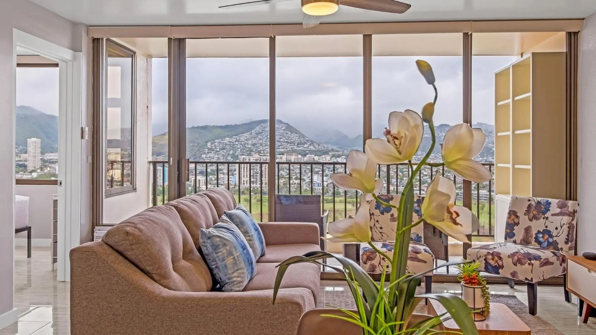 Apartment Newly Remodeled - 30Th Floor Suite With Epic Mountain Views Home Honolulu