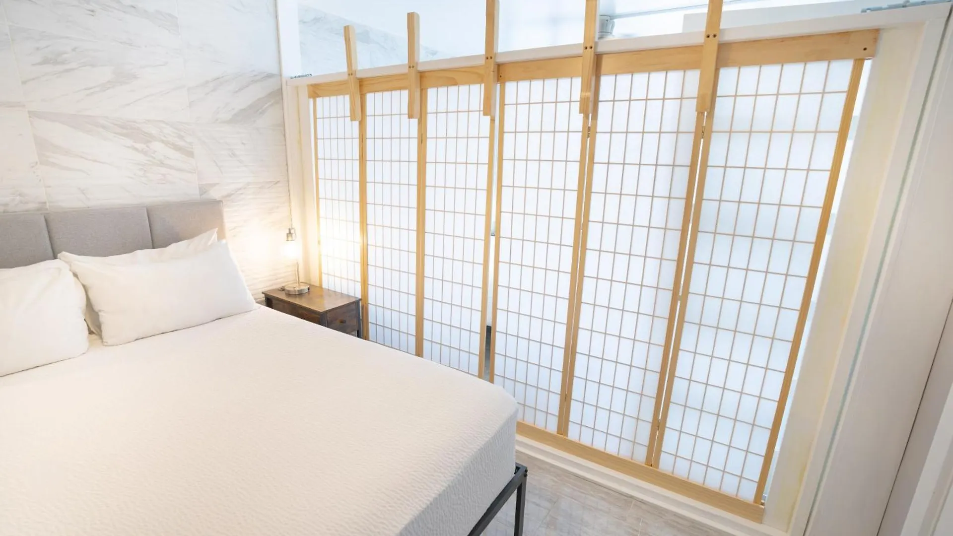 Newly Remodeled - 30Th Floor Suite With Epic Mountain Views Home contacts