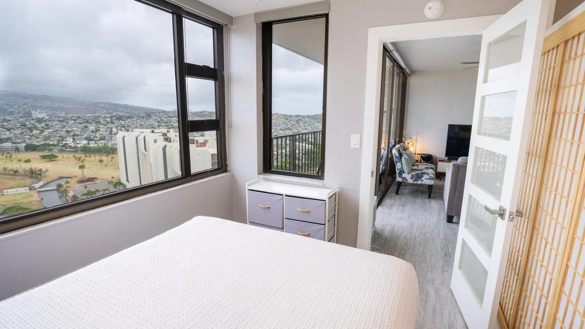 Apartment Newly Remodeled - 30Th Floor Suite With Epic Mountain Views Home Honolulu United States