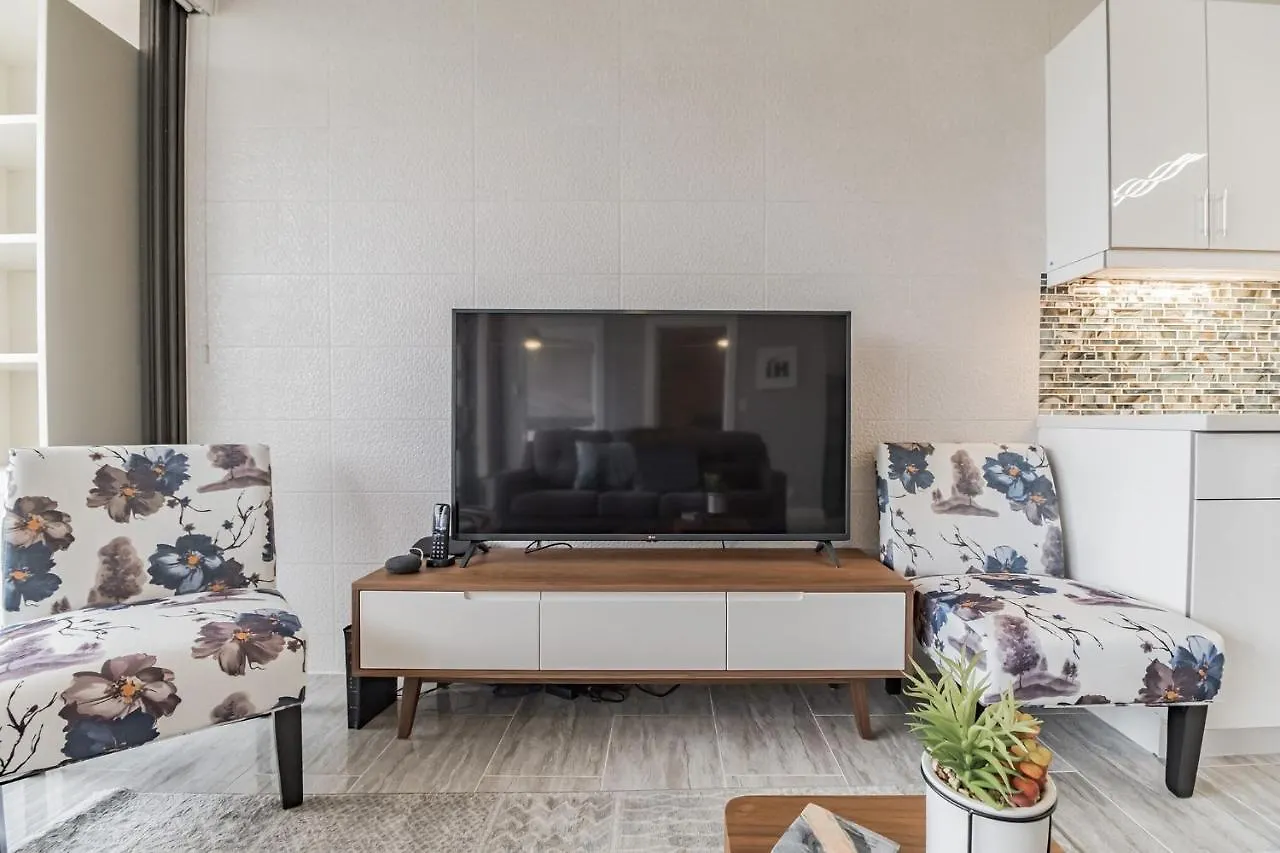 Newly Remodeled - 30Th Floor Suite With Epic Mountain Views Home Honolulu Apartment