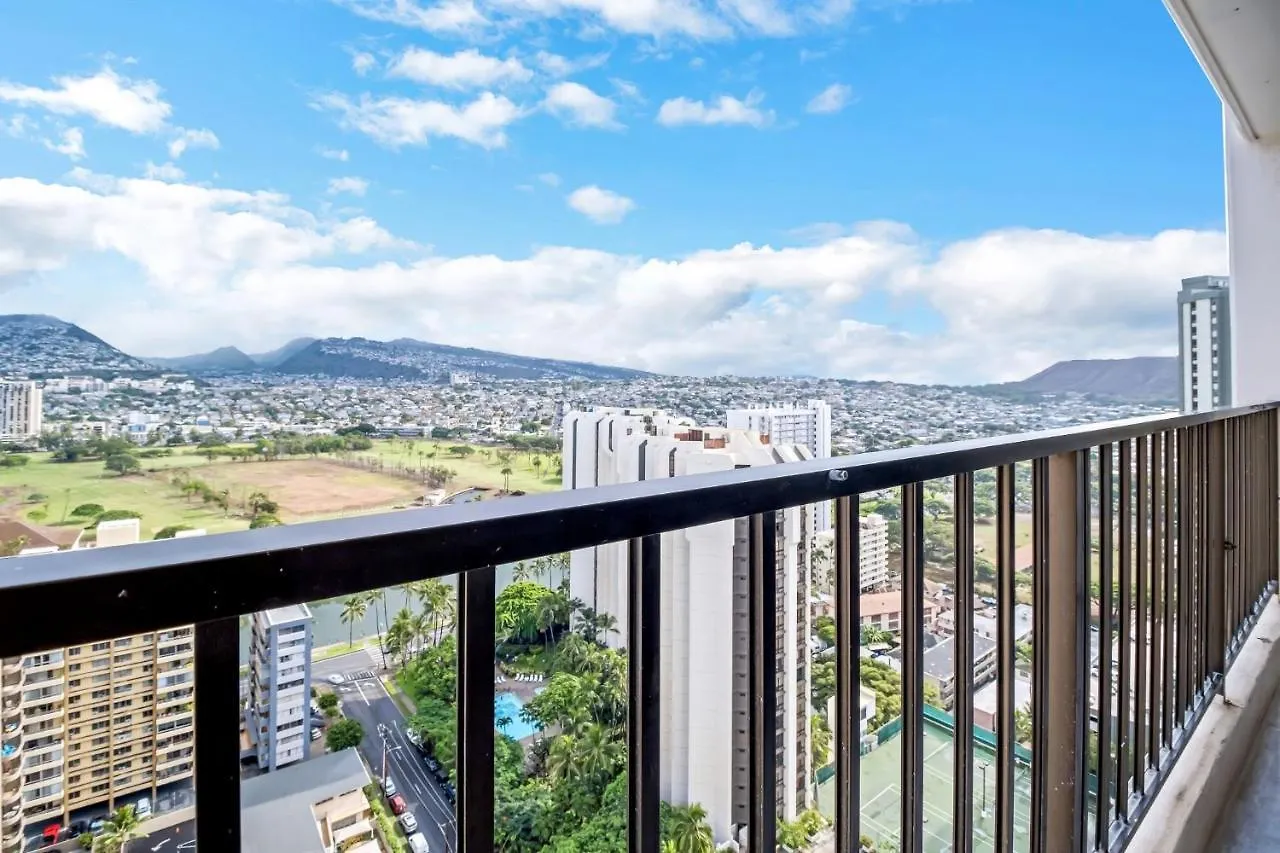 Newly Remodeled - 30Th Floor Suite With Epic Mountain Views Home Honolulu 0*,  USA